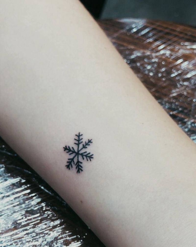 雪花纹身图片_手臂小清新纹身图案