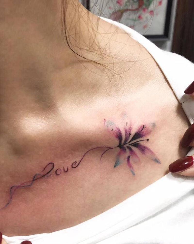 小清新风格纹身图片_肩部水彩水墨纹身图案