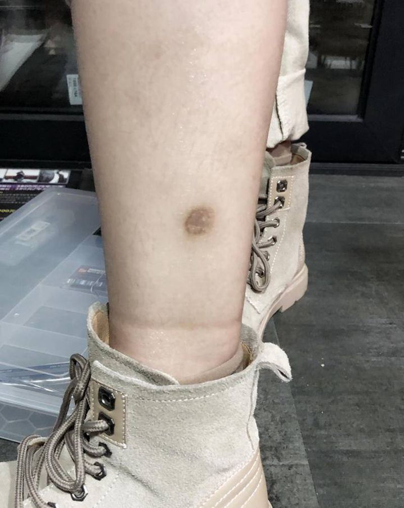 疤痕遮盖纹身图片_脚部腿部水彩水墨纹身图案