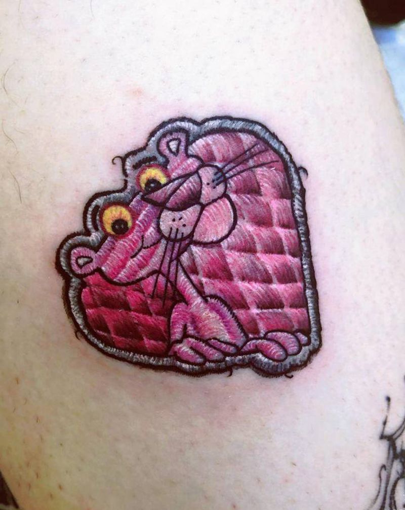 粉红豹刺绣风格纹身图片_腿部New School纹身图案