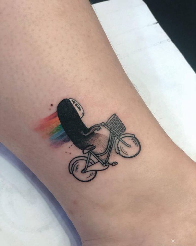 无脸男纹身图片_脚部点刺纹身图案