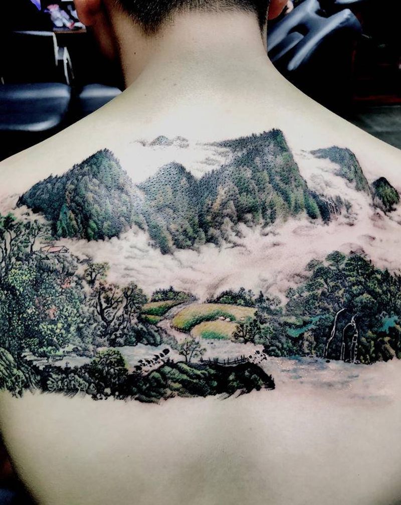 山水纹身纹身图片_肩部背部点刺水彩纹身图案