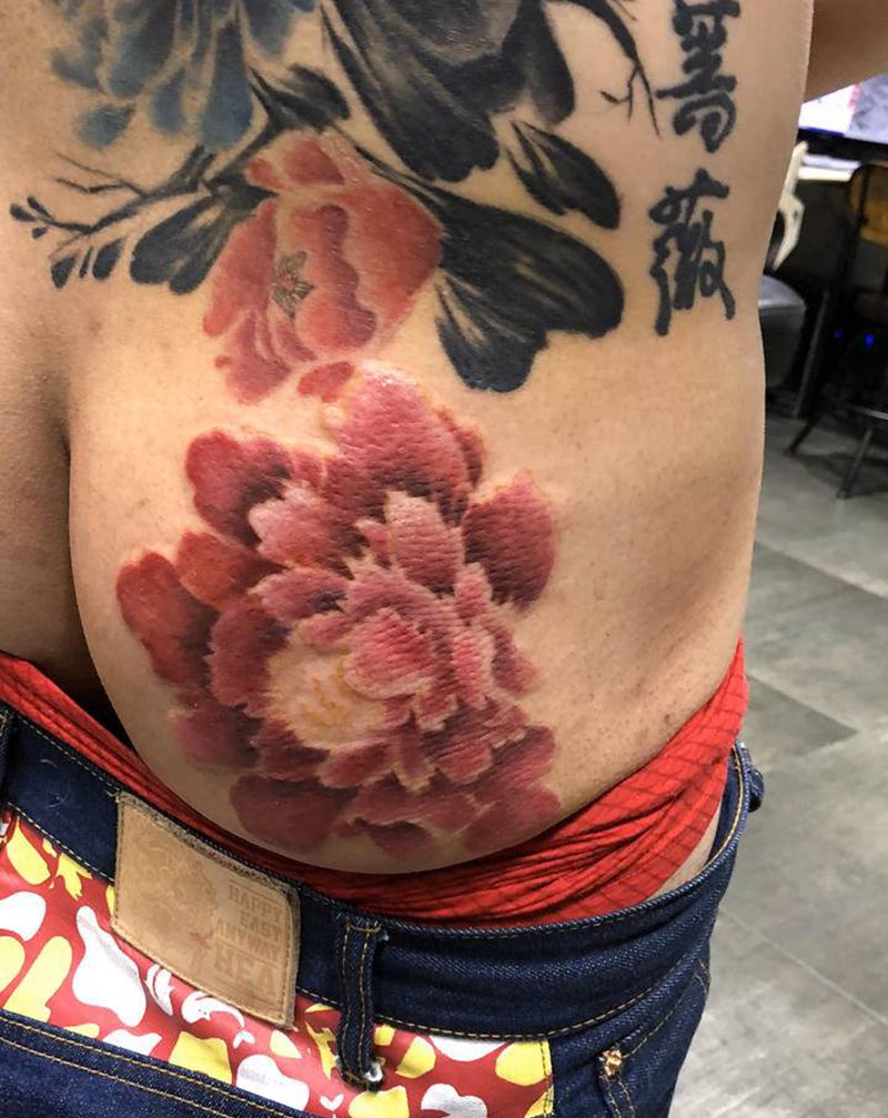 牡丹花为完成纹身图片_臀部背部水墨纹身图案