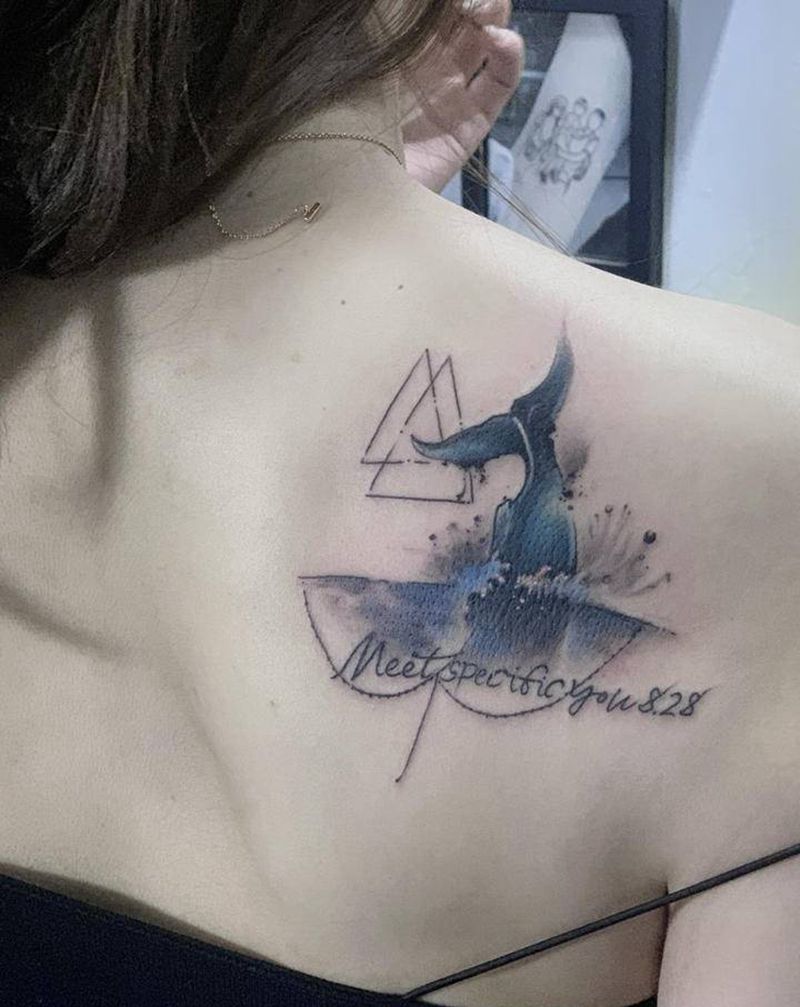 鲸纹身图片_肩部水彩纹身图案