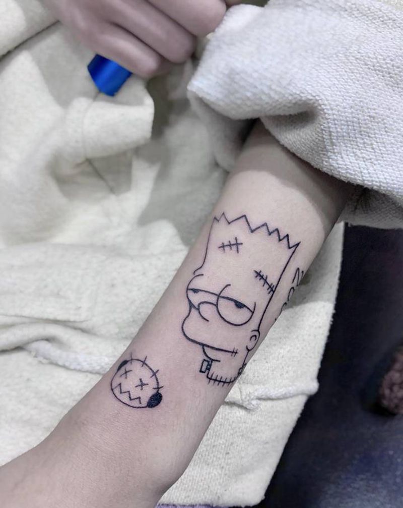 卡通纹身图片_手部辛普森纹身图案