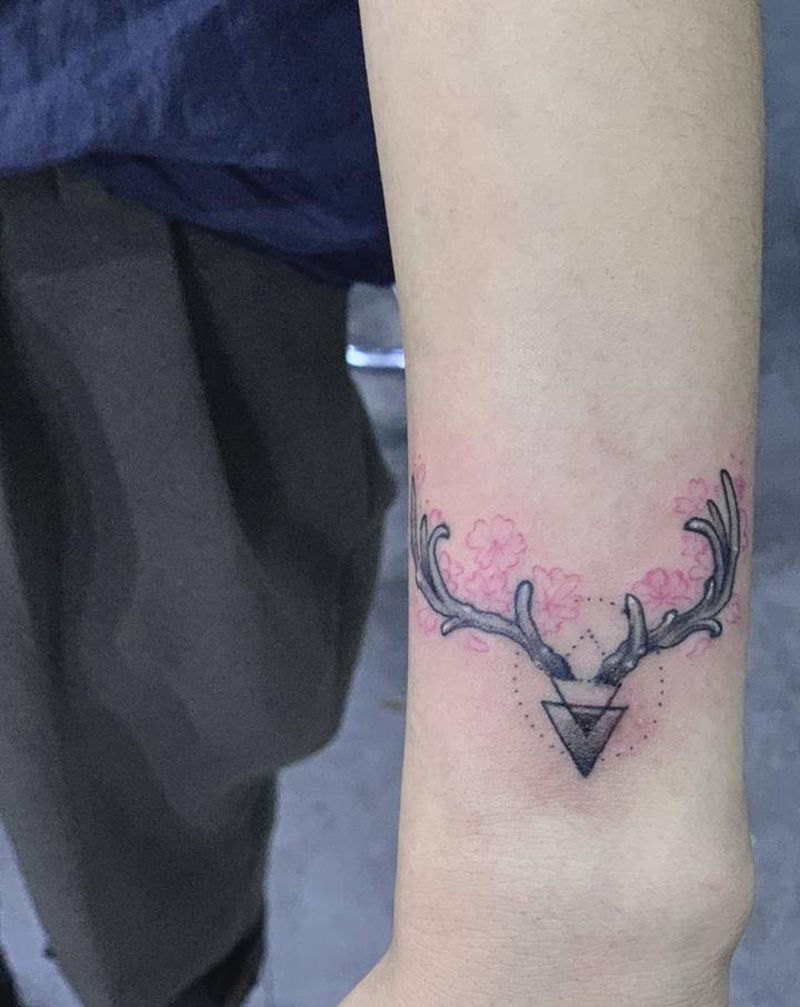 情侣纹身图片_鹿角纹身图案