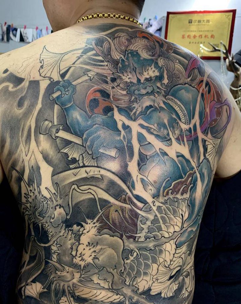 满背雷神进度纹身图片_背部新传统雷神纹身图案