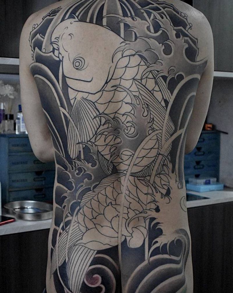 满背了纹身图片_臀部背部纹身图案