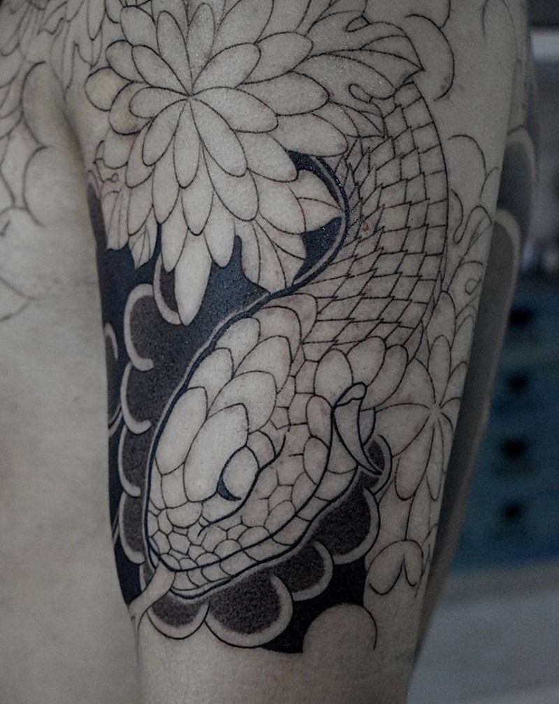 蛇菊花纹身图片_手臂纹身图案