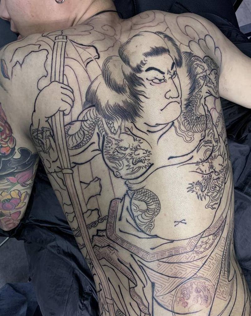 满背纹身图片_九纹龙史进纹身图案