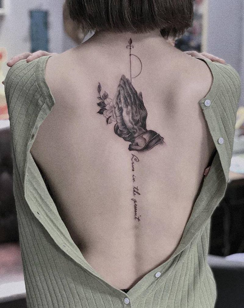 祈祷之手纹身图片_背部欧美写实祈祷之手纹身图案