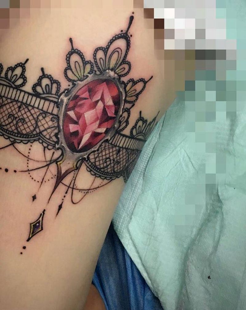 蕾丝宝石纹身图片_腿部纹身图案