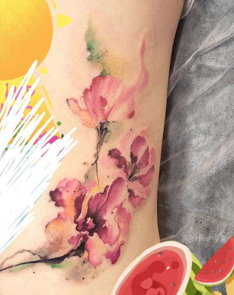 罂粟花纹身图片_腰部水墨纹身图案