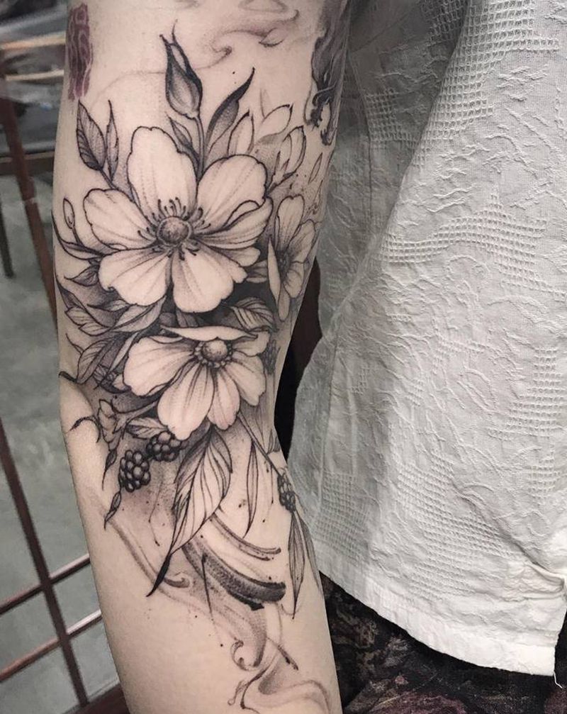 素花黑灰纹身图片_手臂纹身图案