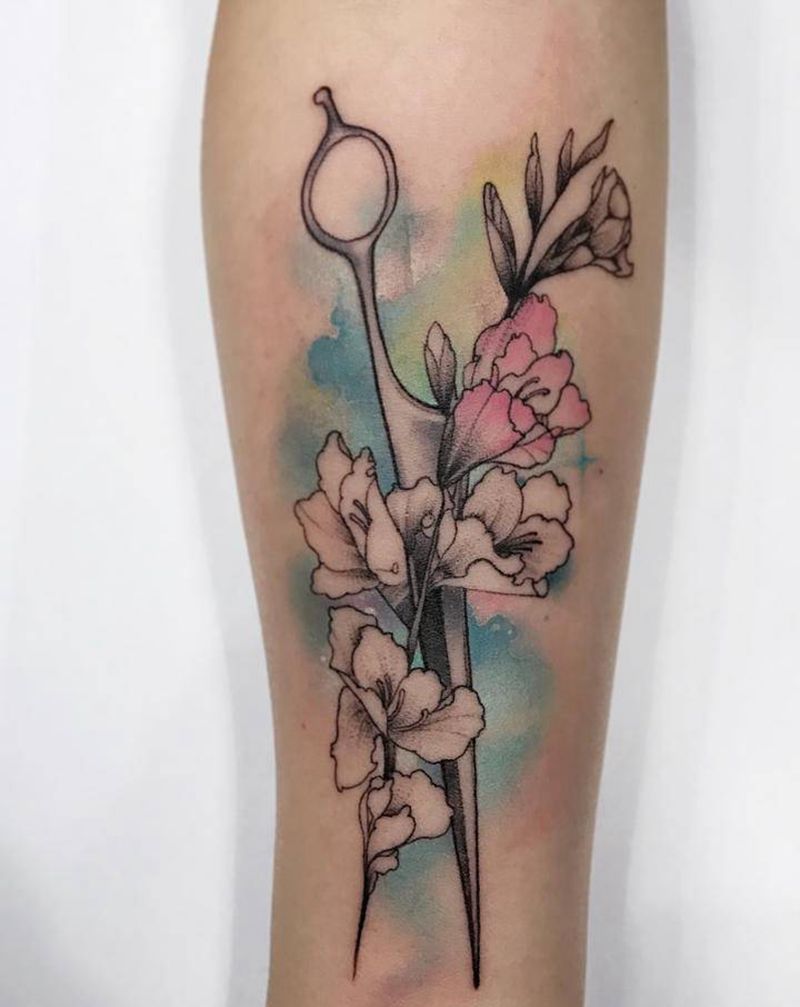 水彩剪刀纹身图片_手臂水彩纹身图案