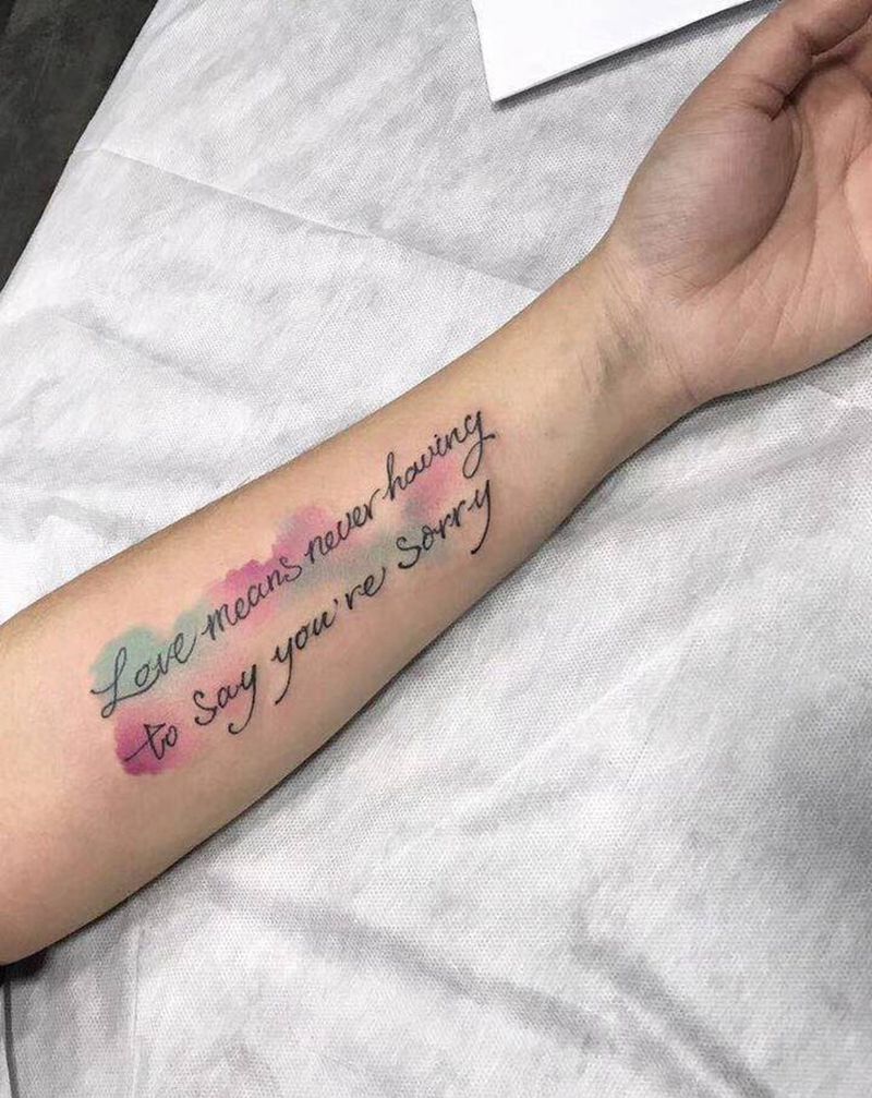 水彩字母纹身图片_手臂水彩纹身图案