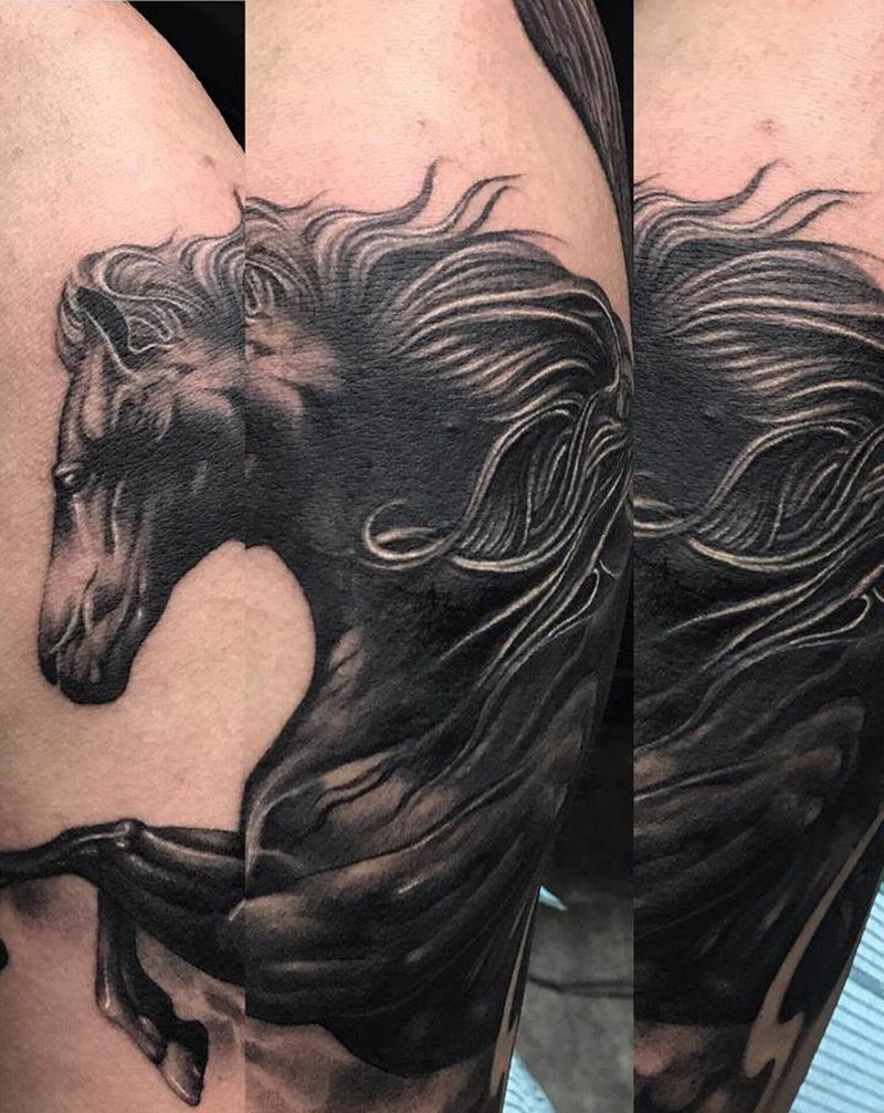 黑马纹身图片_肩部纹身图案