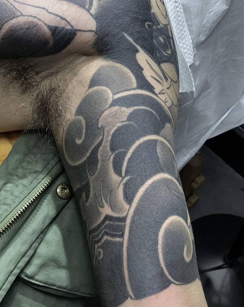 还有两次完成纹身图片_手臂鲤鱼遮盖纹身图案