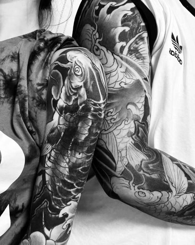 鲤鱼老传统花臂纹身图片_手臂老传统新传统鲤鱼纹身图案