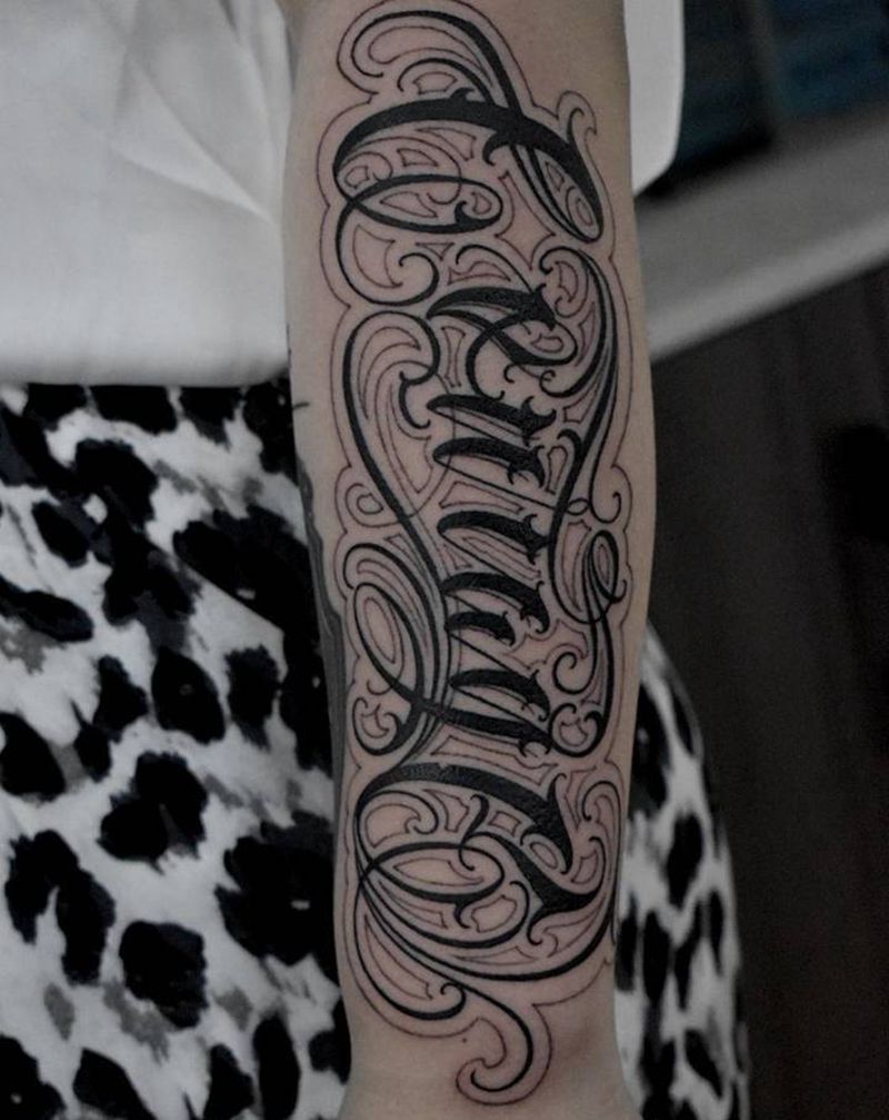 花体字纹身图片_手臂纹身图案