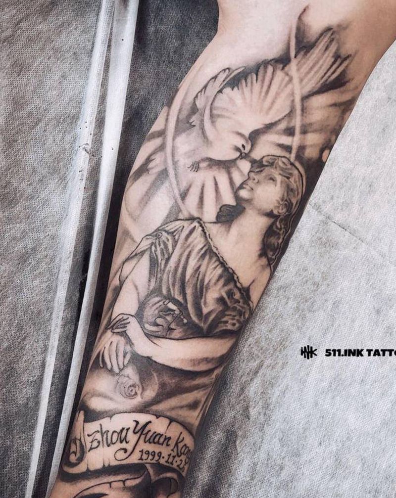 欧美写实纹身图片_腿部欧美写实天使和平鸽纹身图案