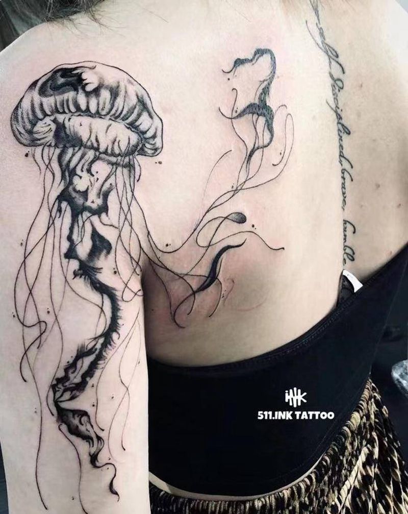 水母纹身图片_背部手臂水墨水母纹身图案