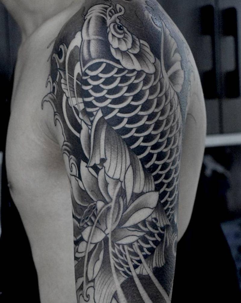 鲤鱼纹身图片_手臂纹身图案