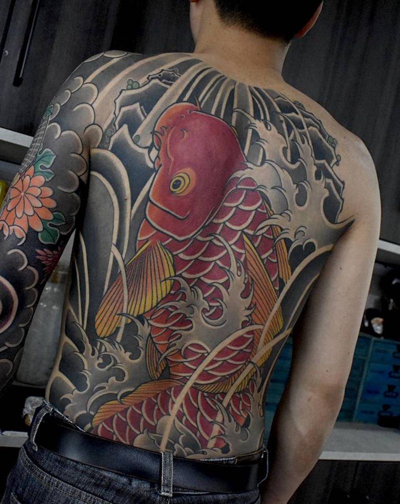 蛇与菊花纹身图片_手部手臂纹身图案