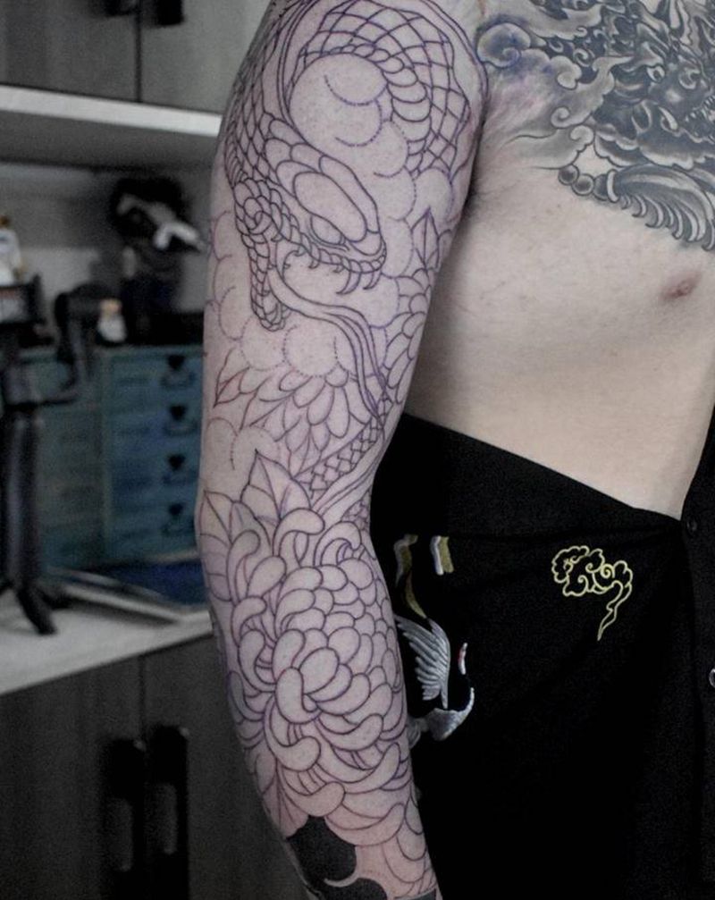 蛇纹身图片_手部纹身图案