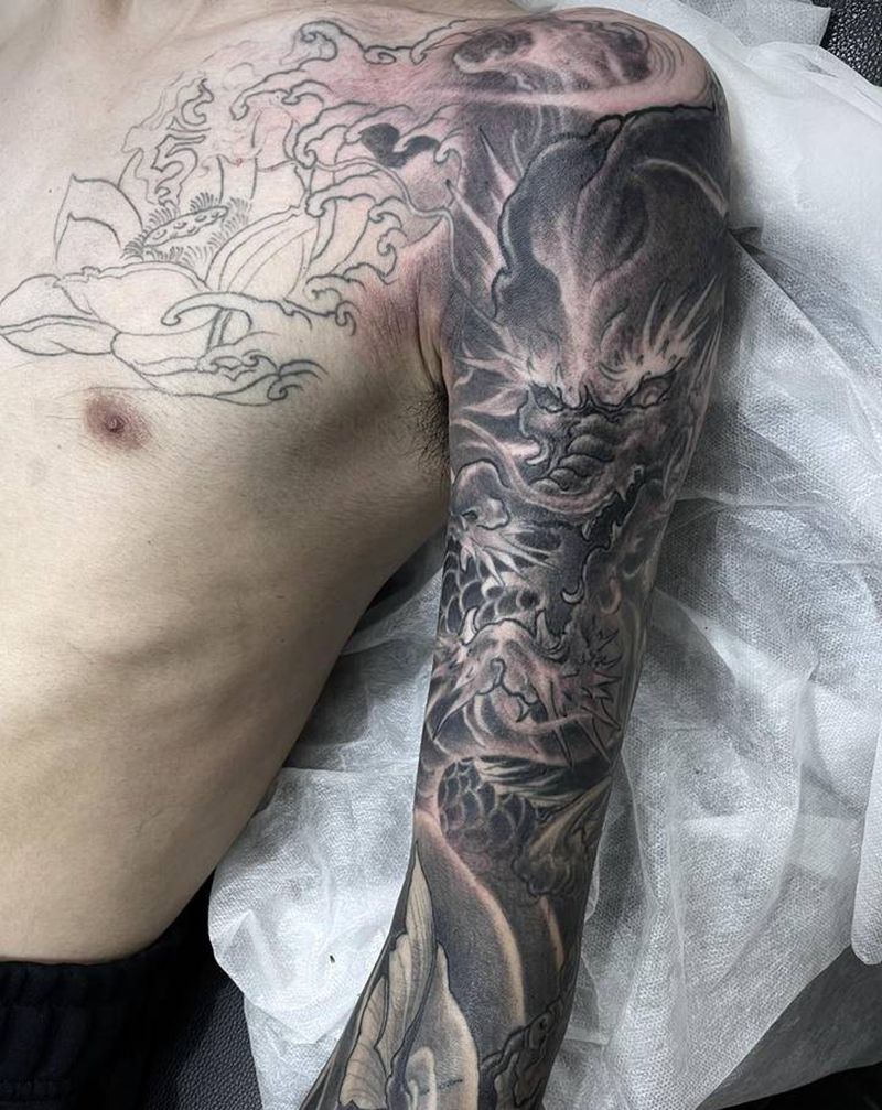 龙，未完纹身图片_手臂新传统龙纹身图案