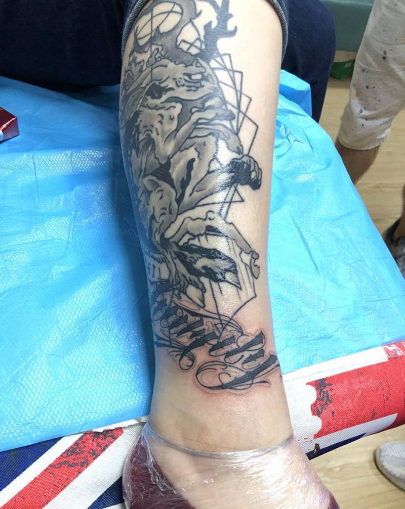 兔爷 ～添加花体字纹身图片_腿部欧美写实纹身图案