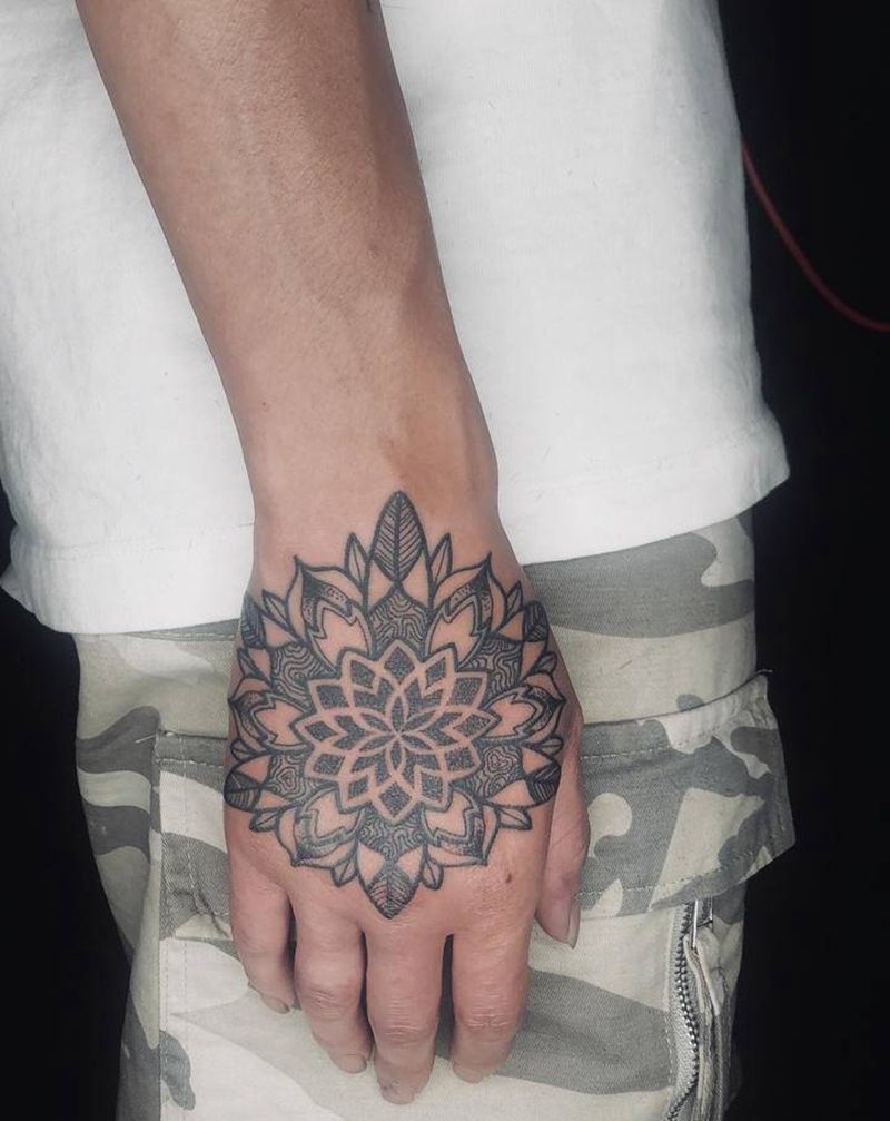 1纹身图片_手部几何点刺纹身图案