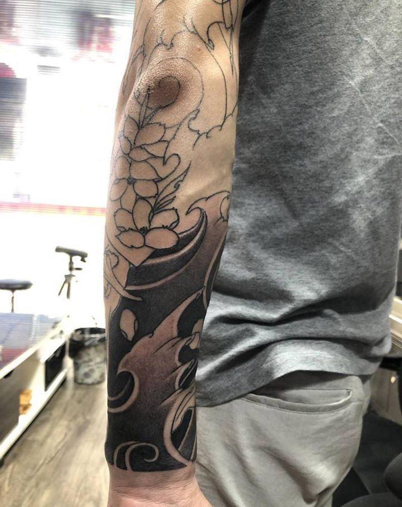 班诺纹身图片_手臂新传统花臂 板雾纹身图案