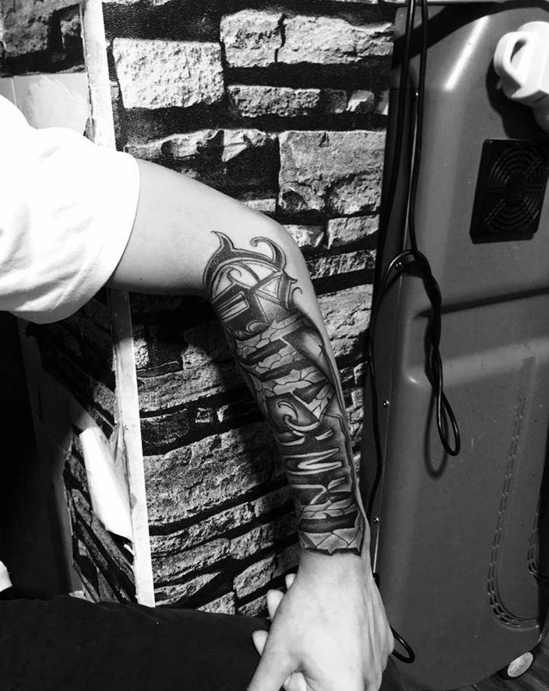 TT同款纹身图片_手臂纹身图案