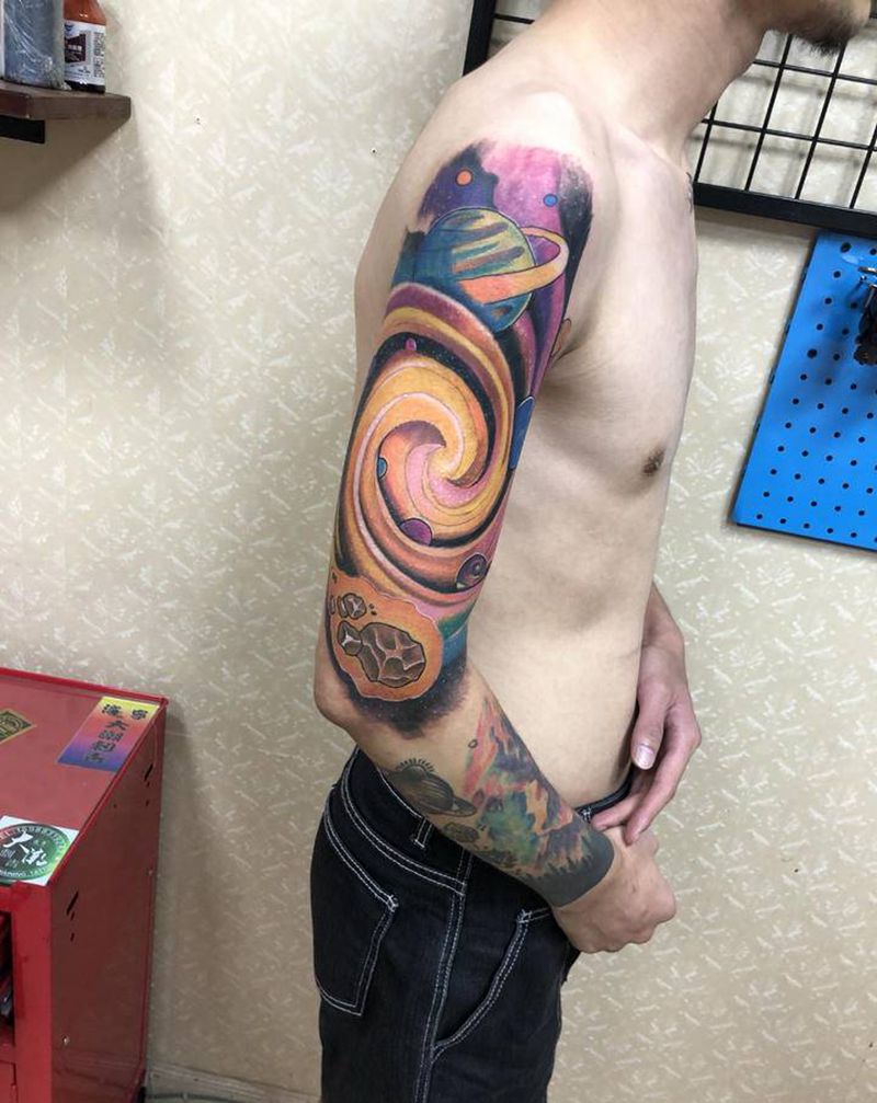 星球纹身图片_手臂欧美写实纹身图案