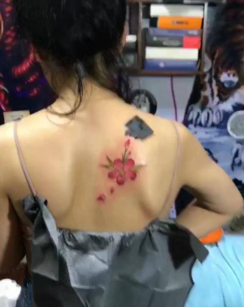 樱花纹身图片_背部纹身图案