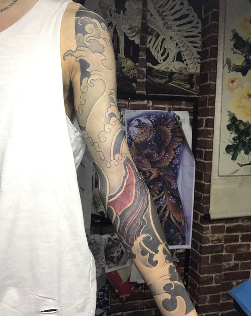 水浪花臂纹身图片_手臂老传统纹身图案