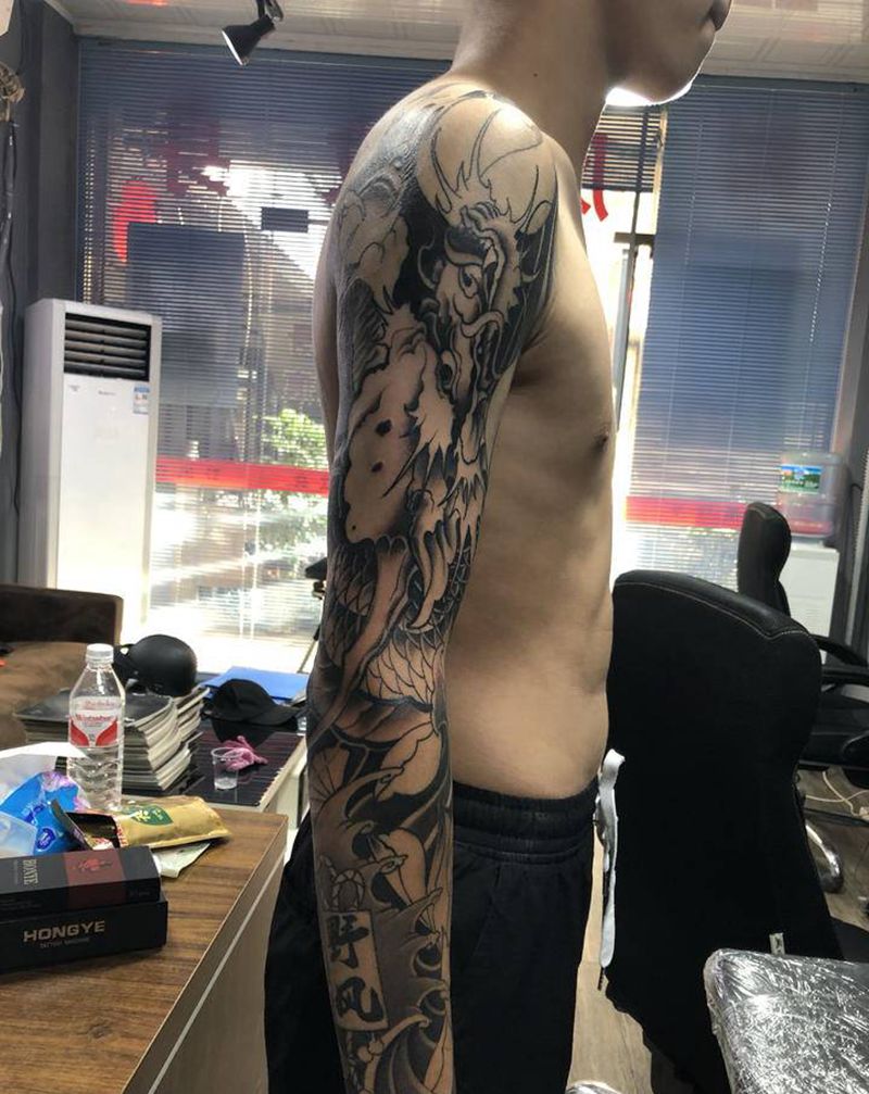 花臂纹身图片_新传统浪花 荷花纹身图案