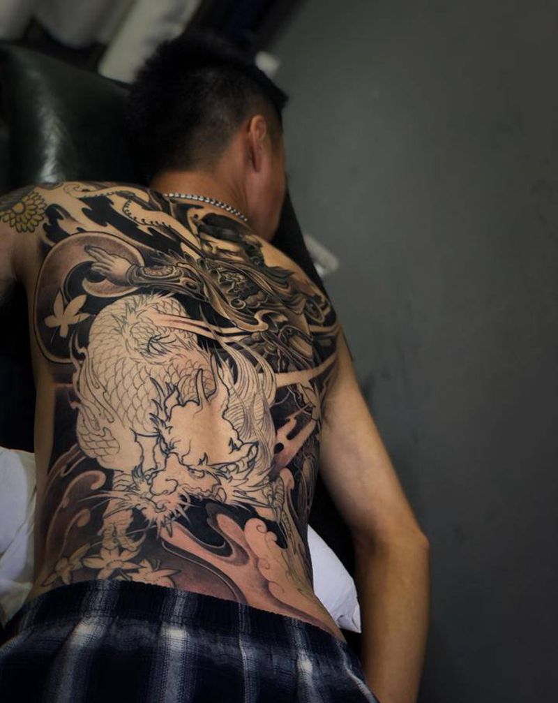 哪吒未完成纹身图片_背部新传统纹身图案