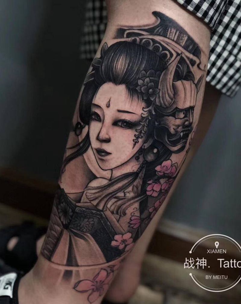 明月纹身图片_腿部新传统纹身图案