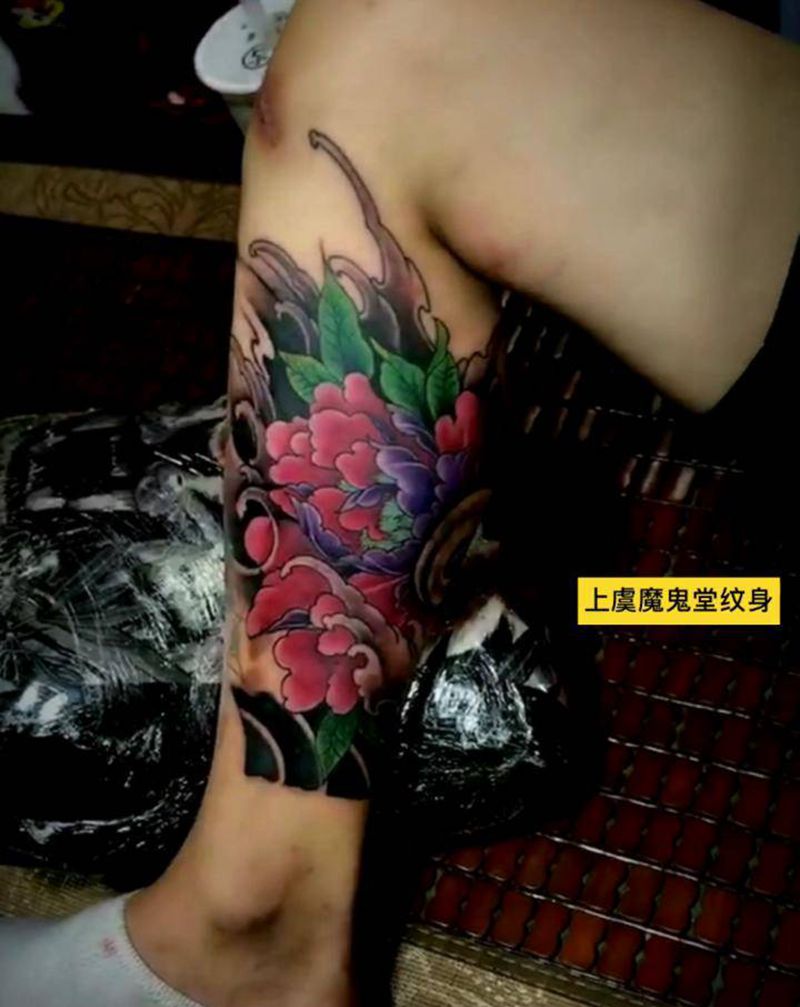 牡丹纹身图片_腿部纹身图案