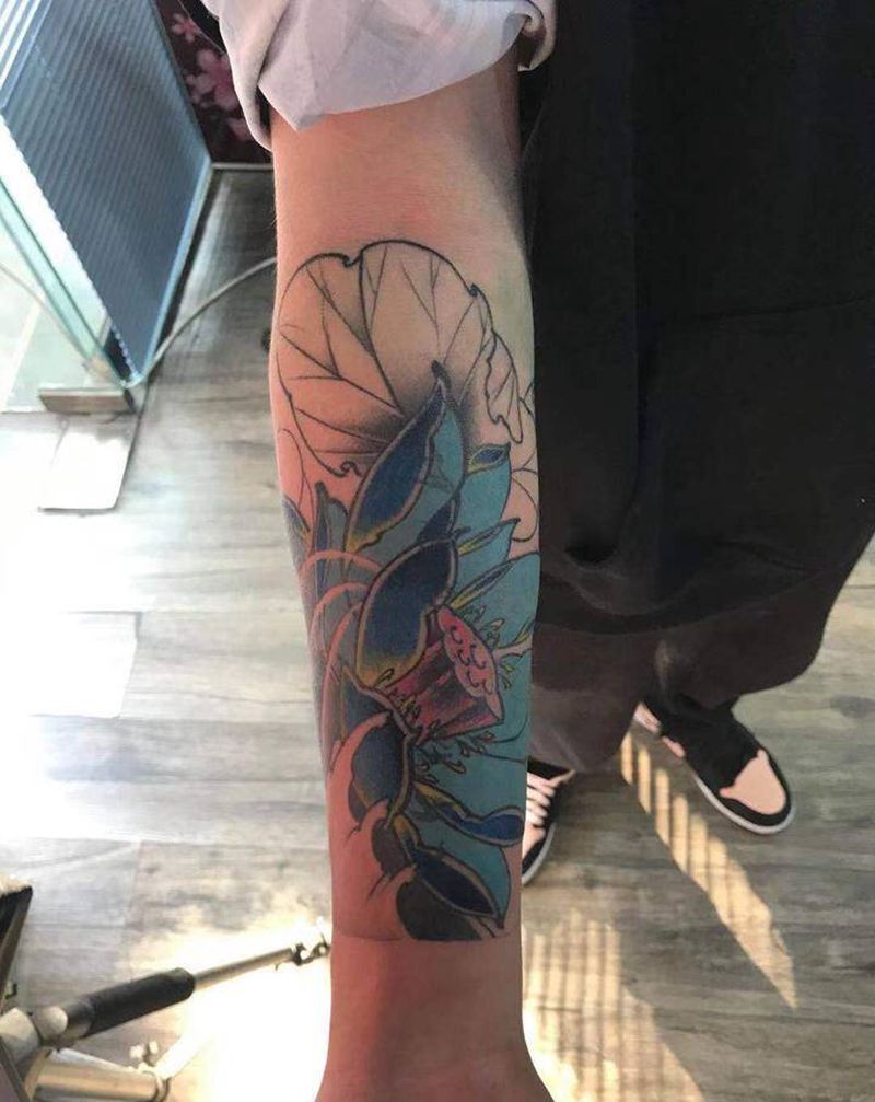 荷花纹身图片_手臂纹身图案