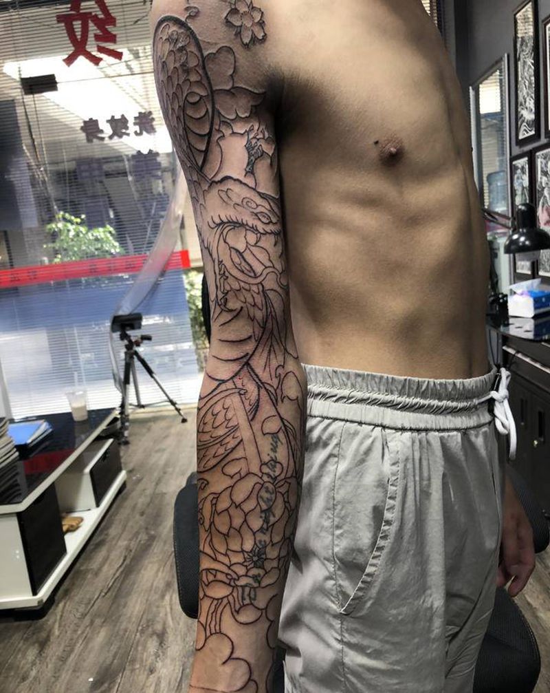 蛇荷花纹身图片_手臂新传统蛇 菊花纹身图案