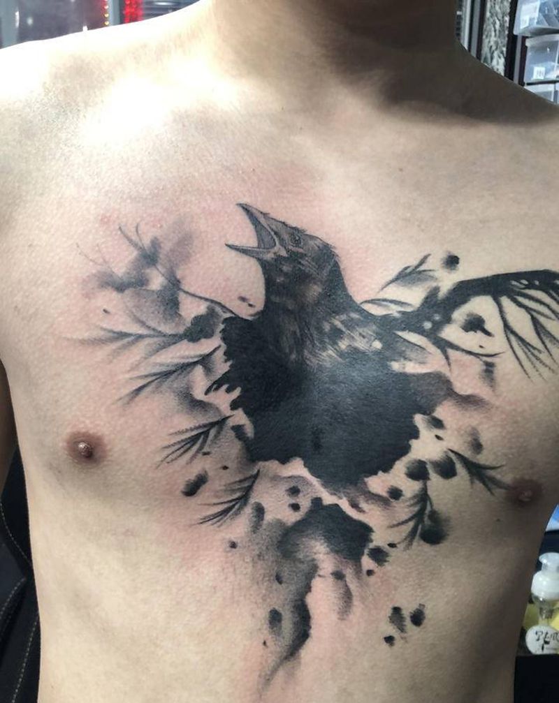 乌鸦纹身图片_胸部欧美写实纹身图案