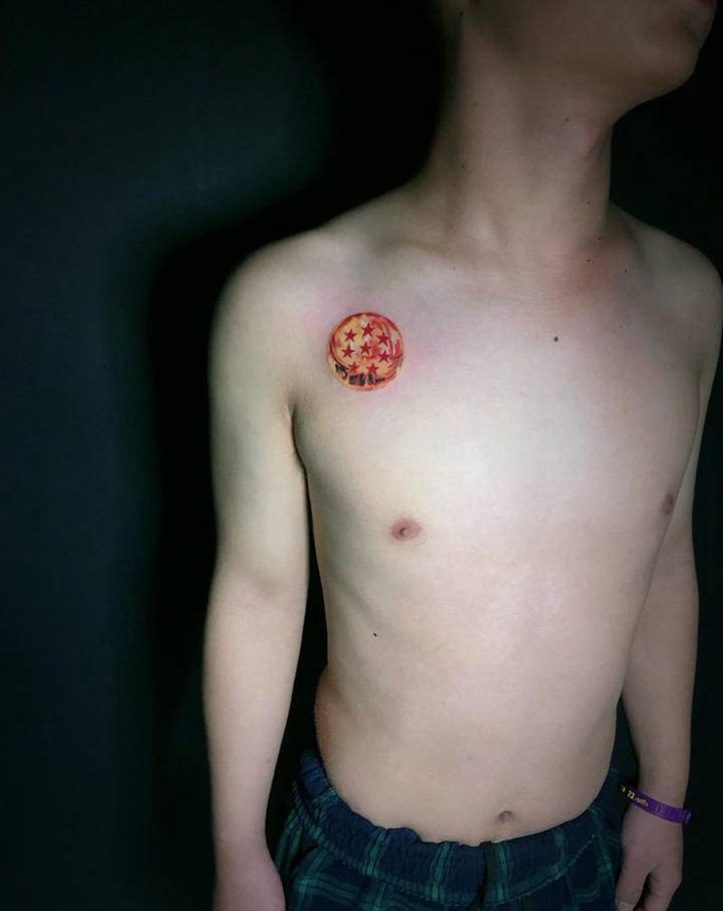 龙珠，GD纹身图片_肩部胸部水彩欧美写实纹身图案