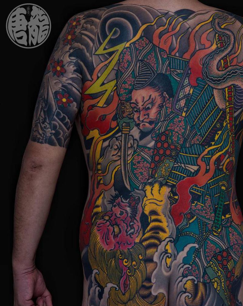 武士满背•唐龍毛毛纹身图片_背部新传统武士纹身图案