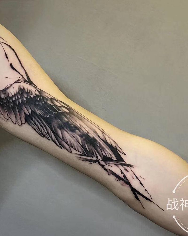 翅膀纹身图片_手臂纹身图案