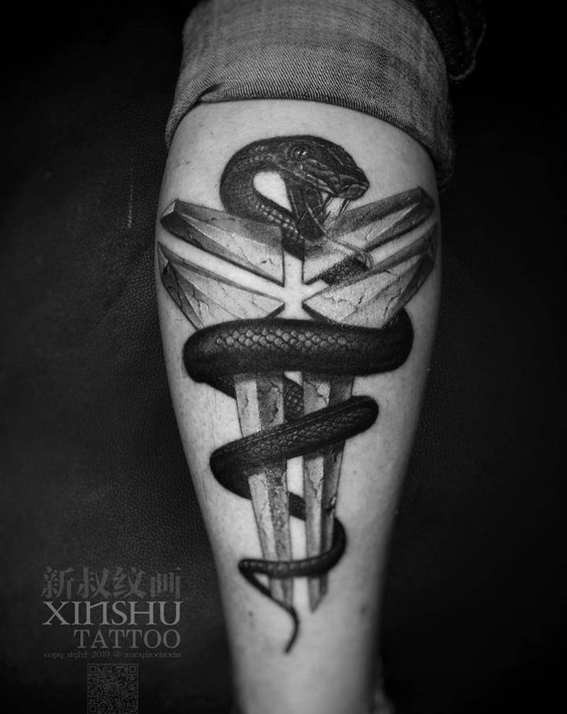 黑曼巴纹身图片_腿部欧美写实科比 黑曼巴纹身图案