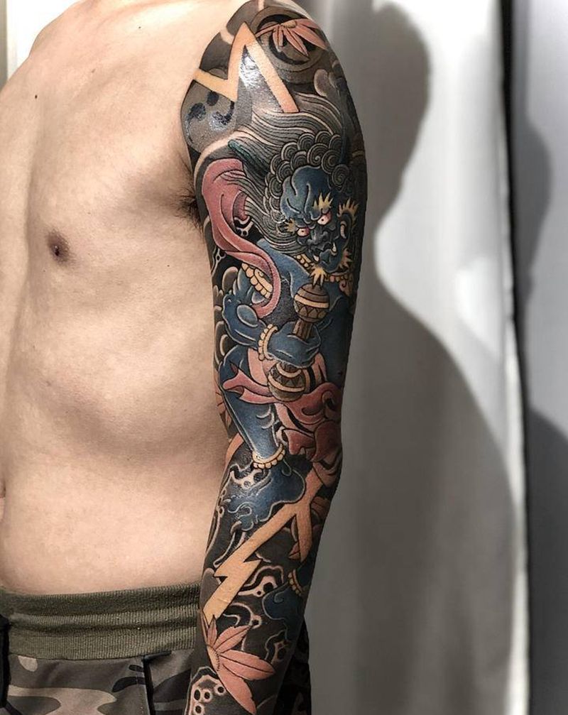 雷神纹身图片_手部新传统纹身图案