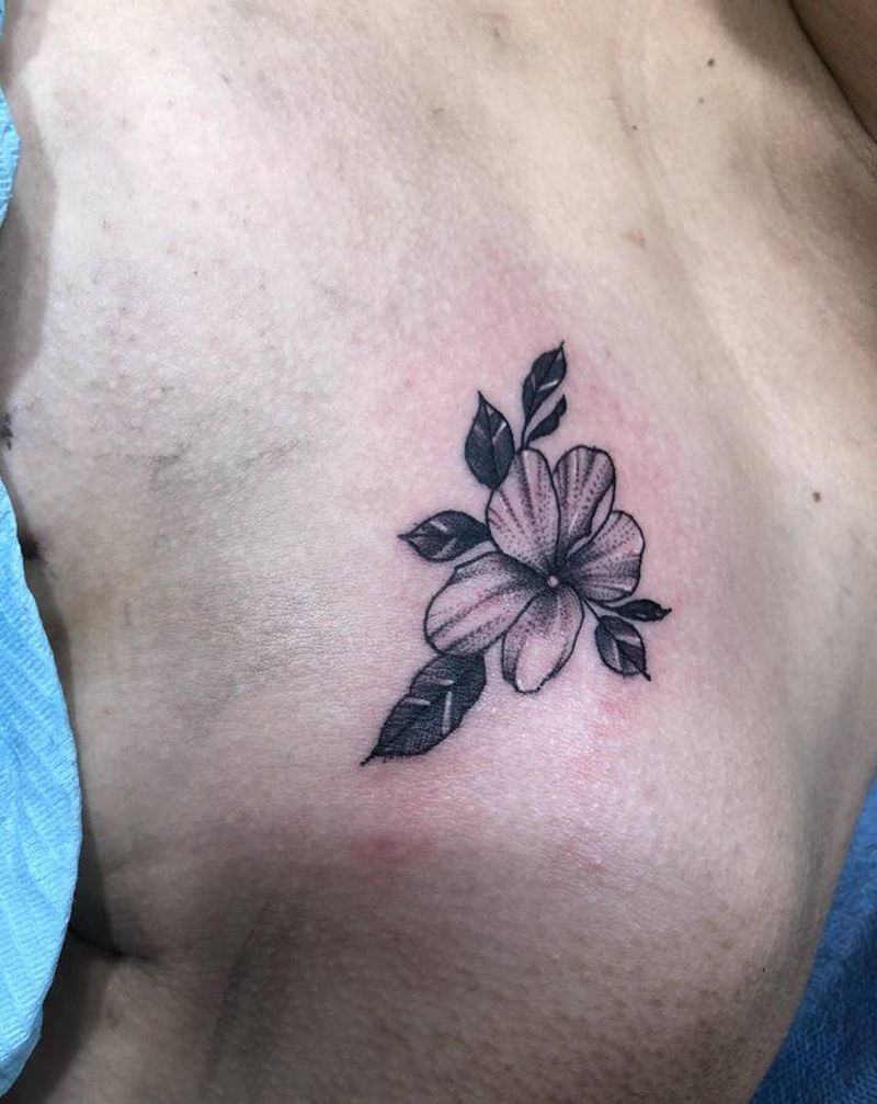 素花纹身图片_胸部点刺纹身图案